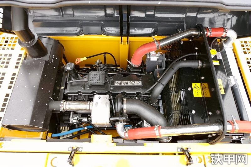 山重建机MC216-9挖掘机局部