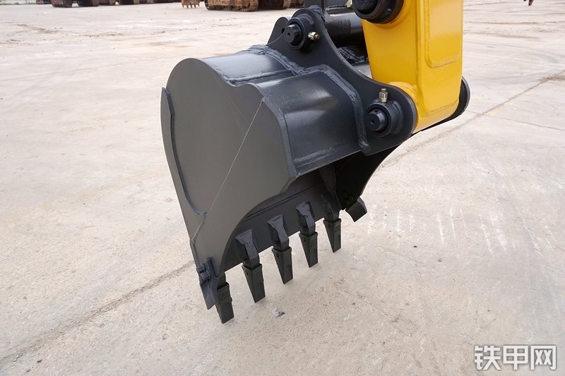 山重建机MC76-9挖掘机局部