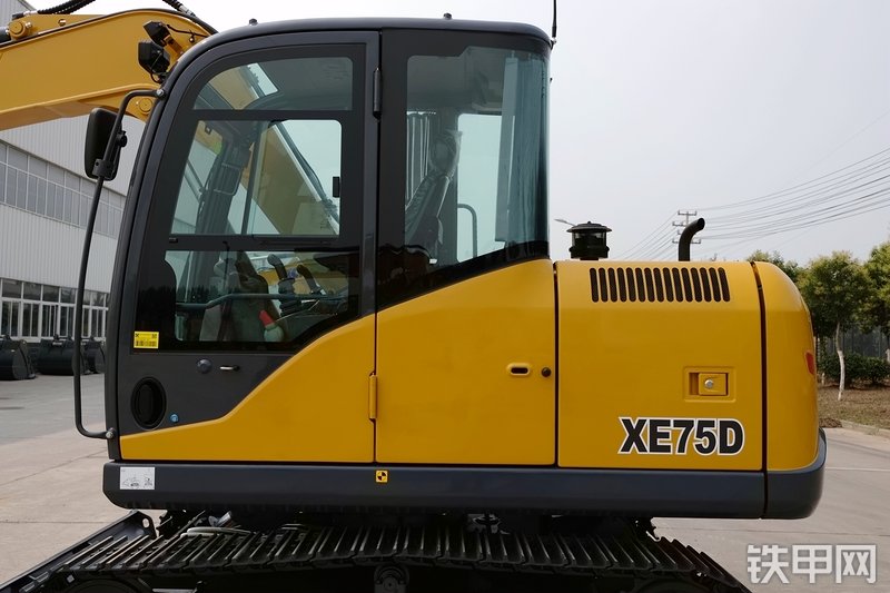 徐工XE75D挖掘机整机外观
