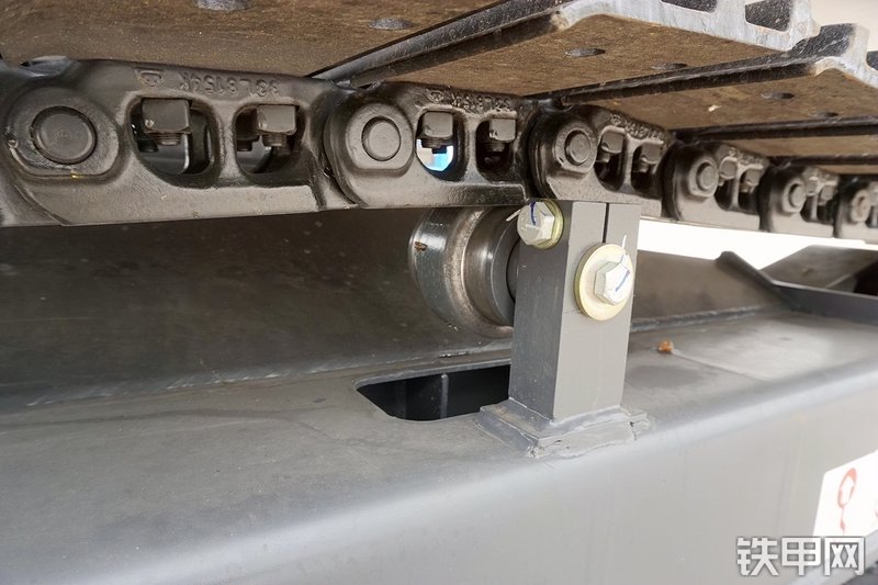 山重建机MC76-9挖掘机局部