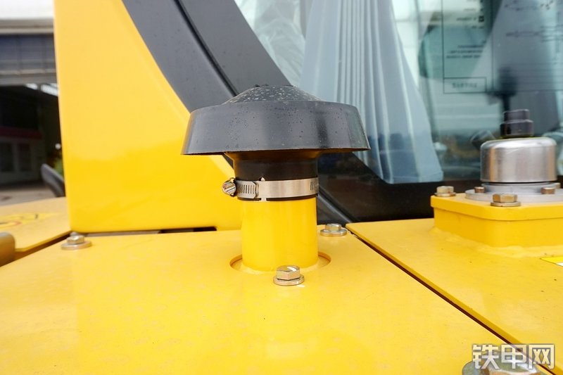 山重建机MC56-9挖掘机局部