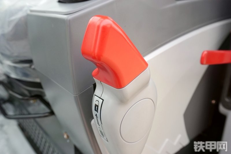 山重建机MC56-9挖掘机局部