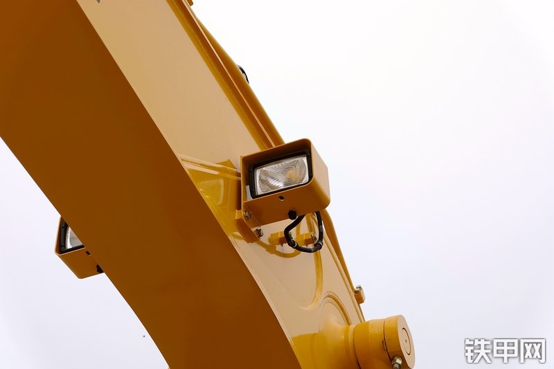 山重建机MC136-9挖掘机局部