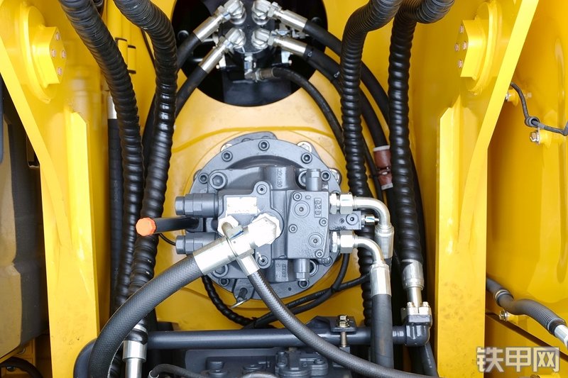 山重建机MC216-9挖掘机局部