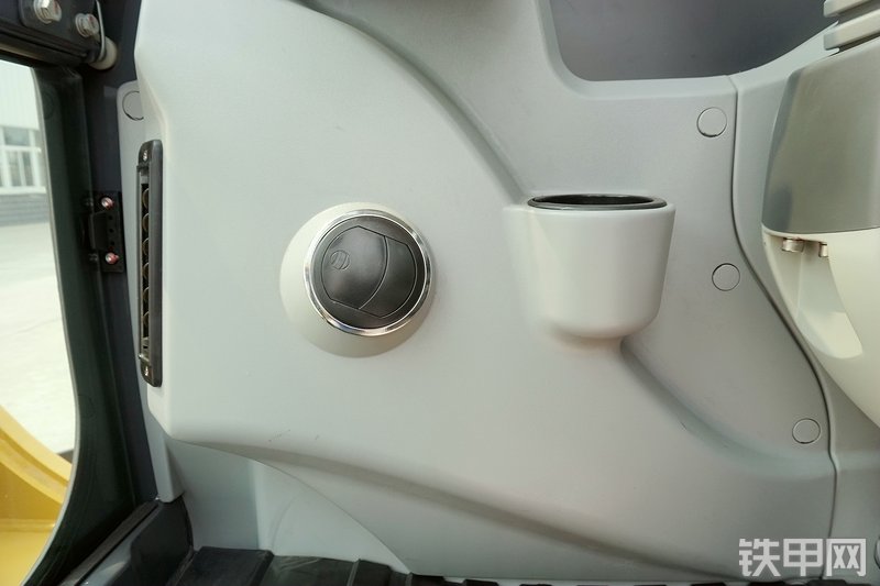 徐工XE55D挖掘机局部