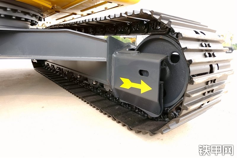 山重建机MC136-9挖掘机局部