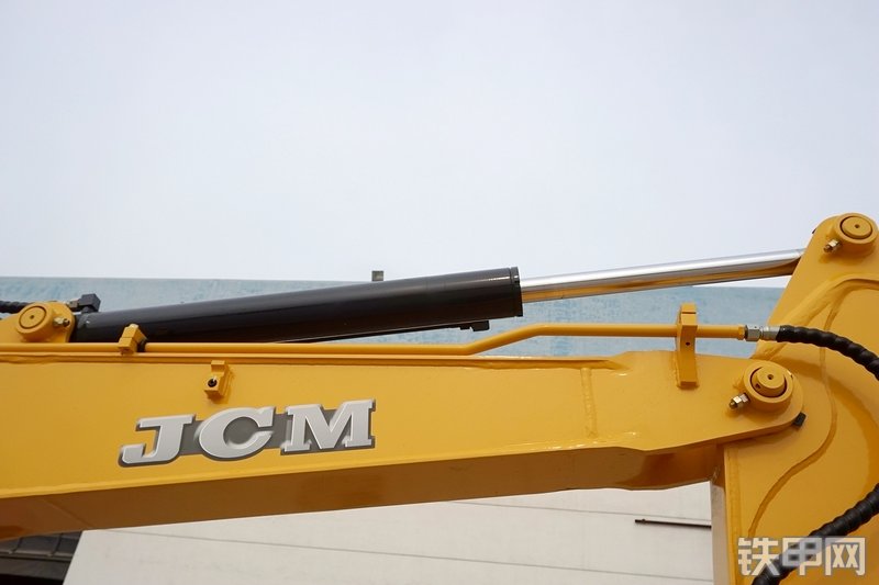 山重建机MC56-9挖掘机局部