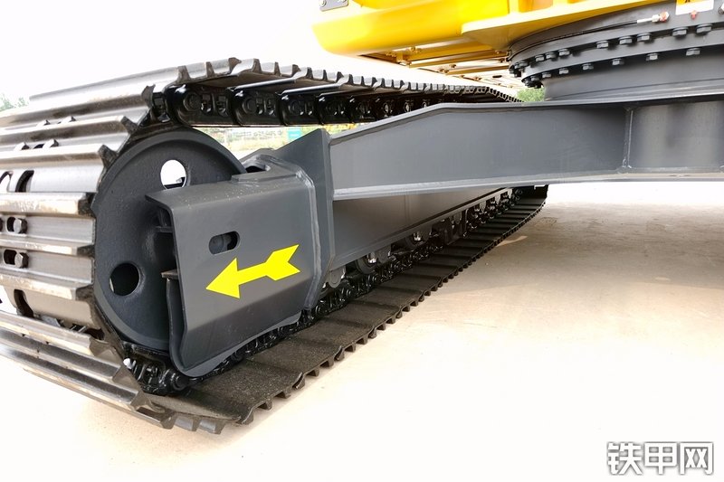 山重建机MC136-9挖掘机局部