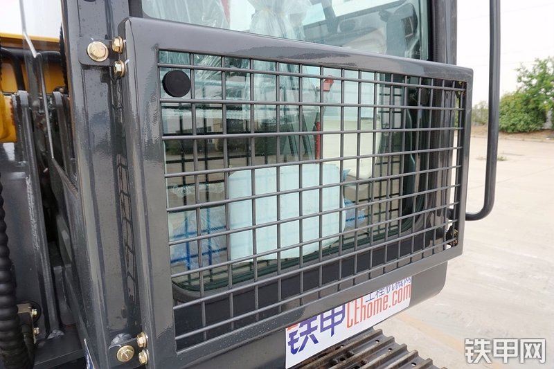 山重建机MC76-9挖掘机局部