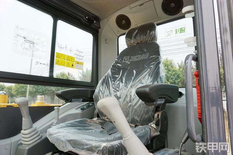 徐工XE55D挖掘机局部