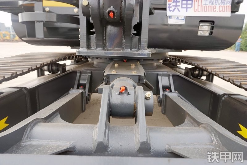 山重建机MC56-9挖掘机局部