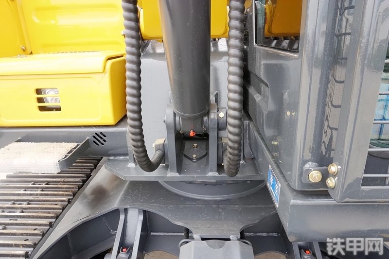 山重建机MC76-9挖掘机局部