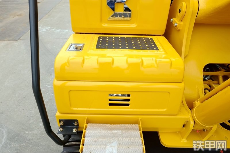 山重建机MC216-9挖掘机局部