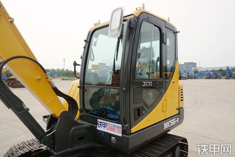 山重建机MC56-9挖掘机整机外观