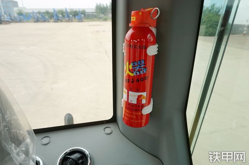 山重建机MC56-9挖掘机局部