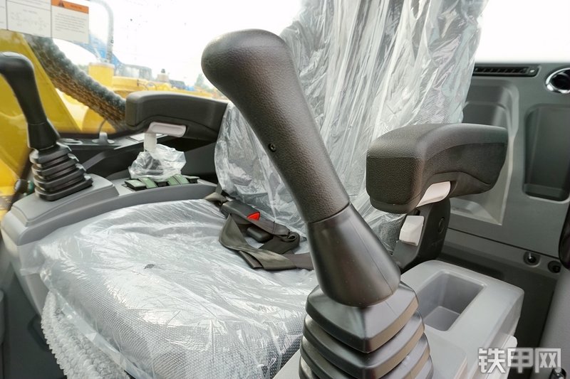 山重建机MC76-9挖掘机局部