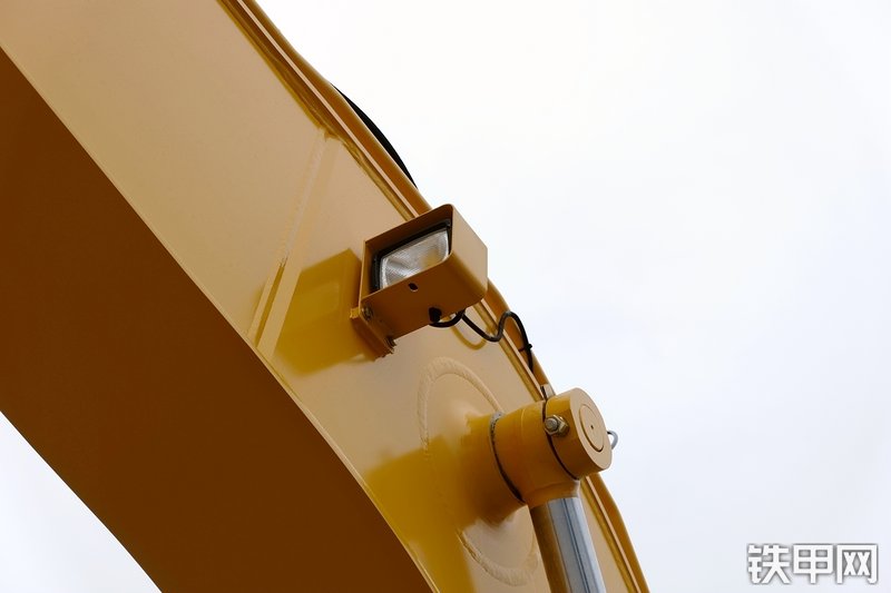 山重建机MC216-9挖掘机局部