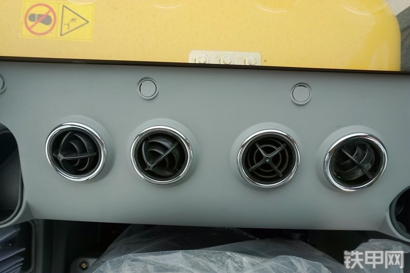 山重建机MC56-9挖掘机局部