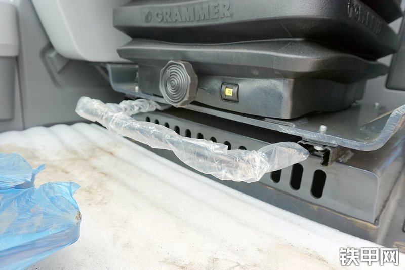 山重建机MC76-9挖掘机局部