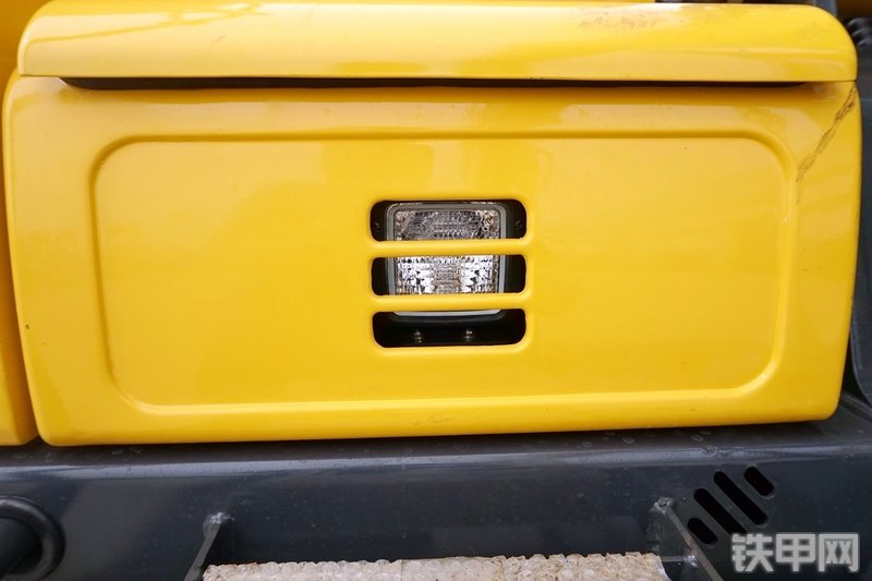 山重建机MC76-9挖掘机局部