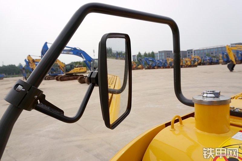 山重建机MC76-9挖掘机局部