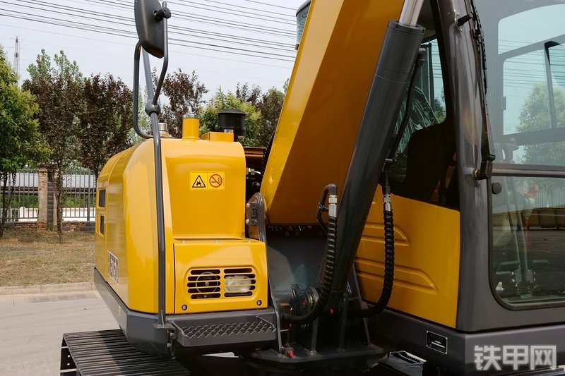 徐工XE75D挖掘机局部