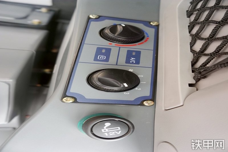 山重建机MC56-9挖掘机局部