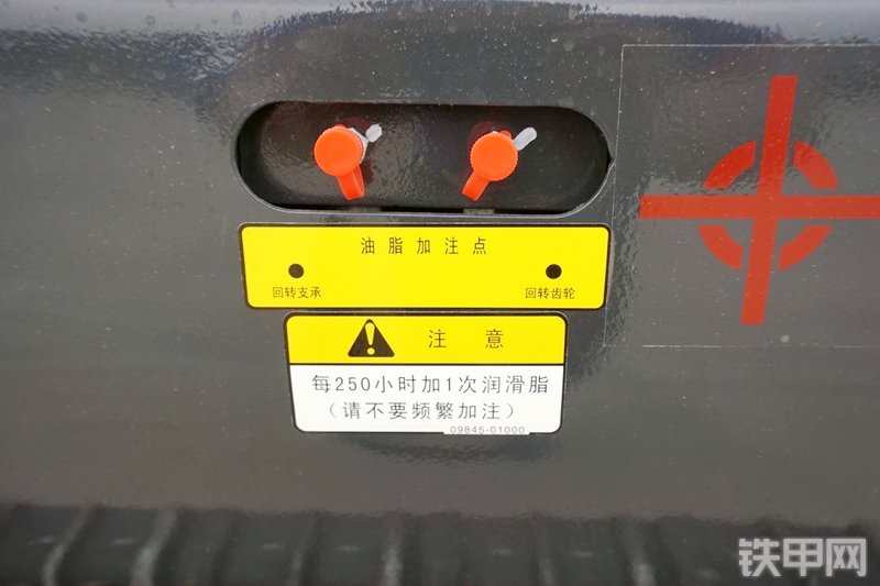 山重建机MC56-9挖掘机局部