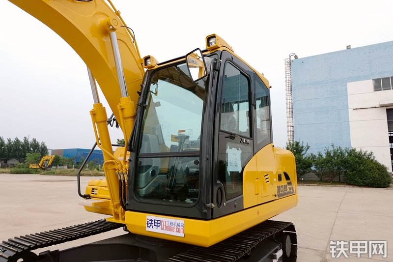 山重建机MC136-9挖掘机整机外观