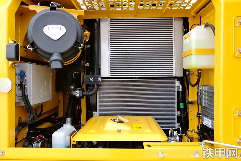 山重建机MC136-9挖掘机局部