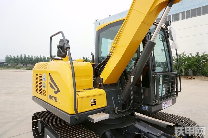 山重建机MC76-9挖掘机整机外观