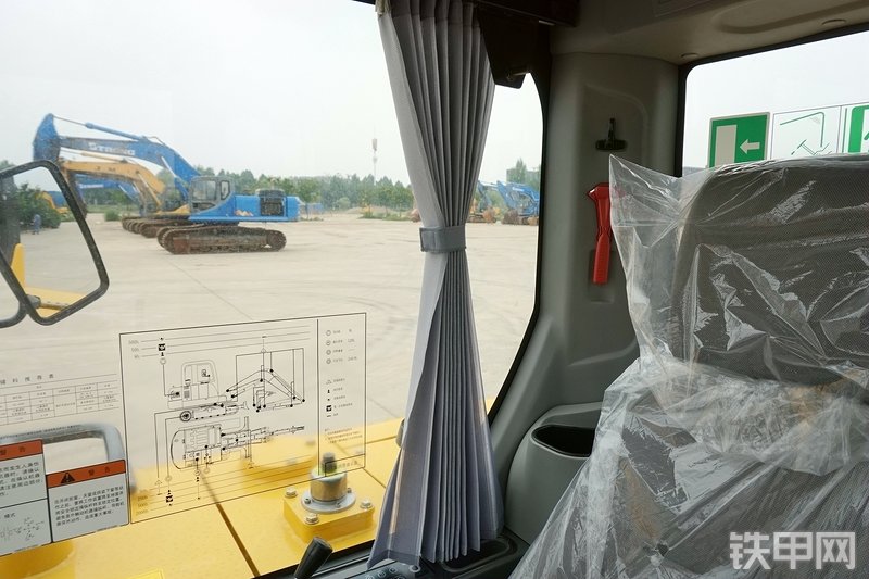 山重建机MC56-9挖掘机局部