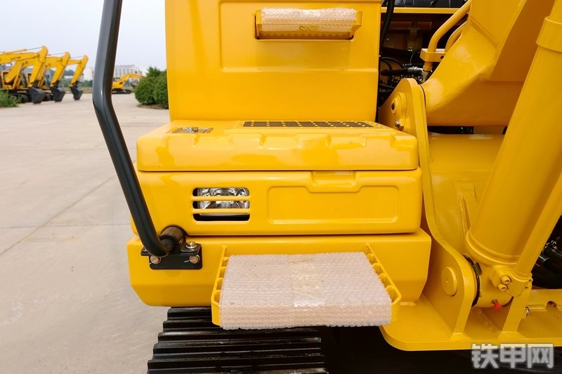 山重建机MC136-9挖掘机局部