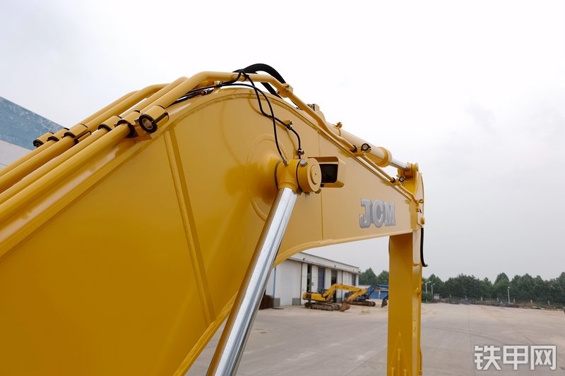 山重建机MC216-9挖掘机局部