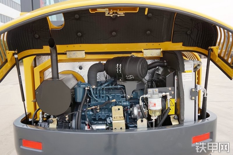 山重建机MC56-9挖掘机局部