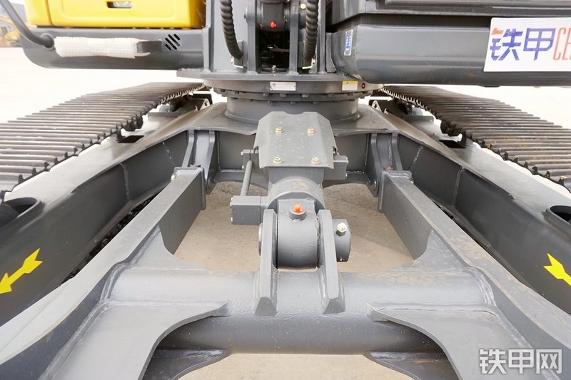 山重建机MC76-9挖掘机局部