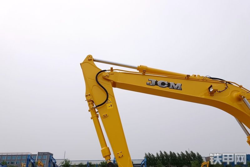 山重建机MC136-9挖掘机局部