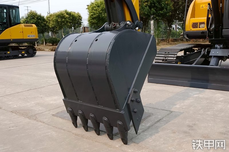 徐工XE75D挖掘机局部