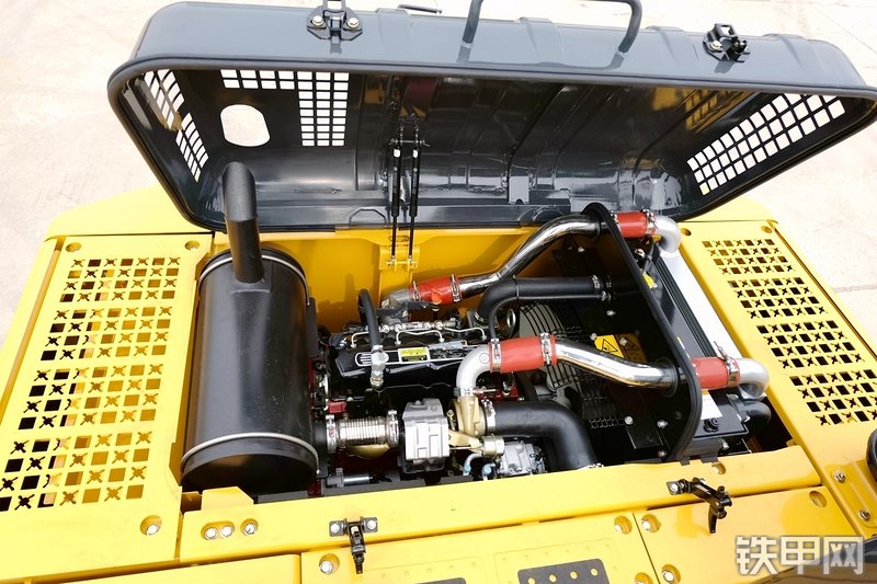 山重建机MC136-9挖掘机局部