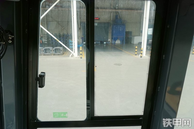 徐工LW180KV装载机局部