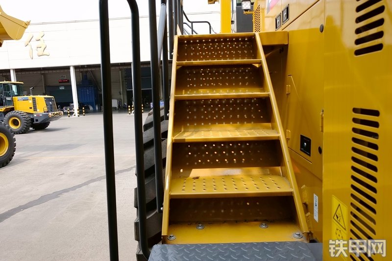 徐工LW1200K装载机局部