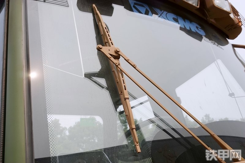 徐工XT870H挖掘装载机局部