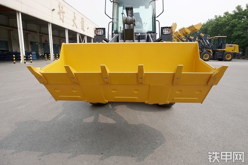 徐工LW180KV装载机局部