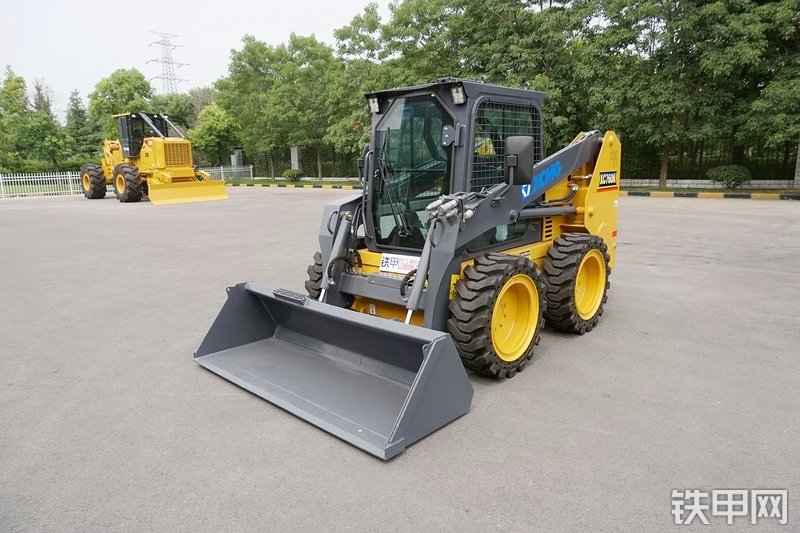 徐工XC760K滑移装载机整机外观