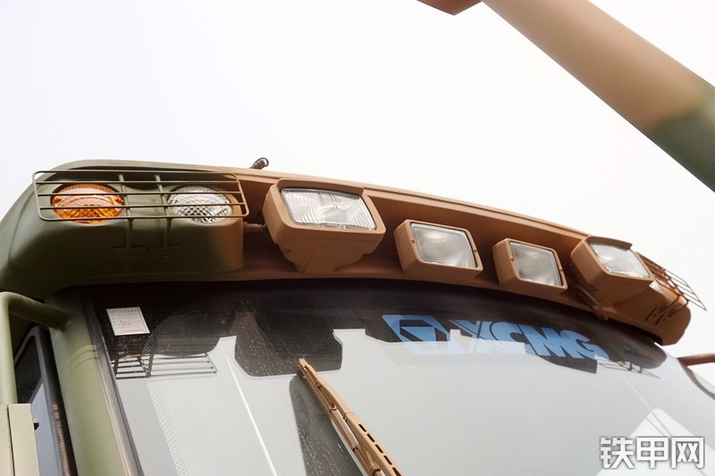 徐工XT870H挖掘装载机局部