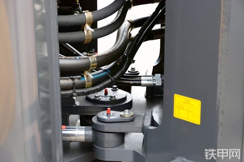 徐工LW300FV装载机局部