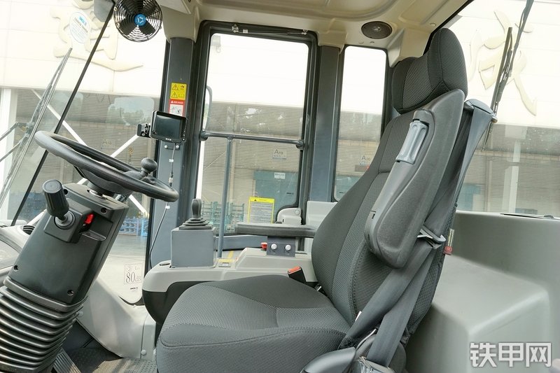 徐工LW1100KV装载机局部