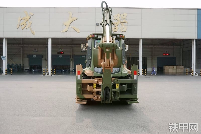 徐工XT870H挖掘装载机整机外观