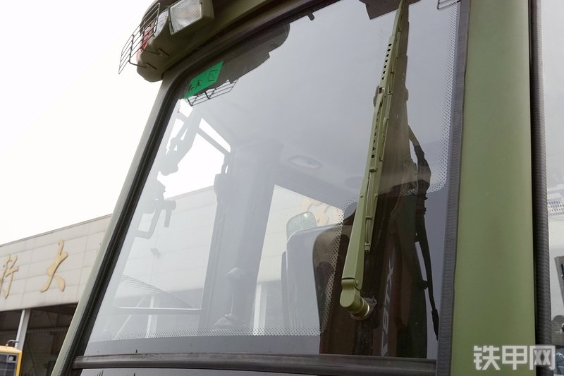 徐工XT870H挖掘装载机局部