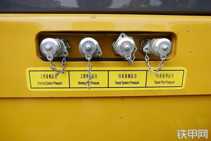 徐工XC760K滑移装载机局部